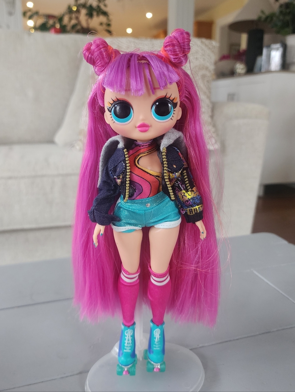 🎀 MGA Lol Surprise OMG! PInk Doll In Rollerskates Neon Beautiful